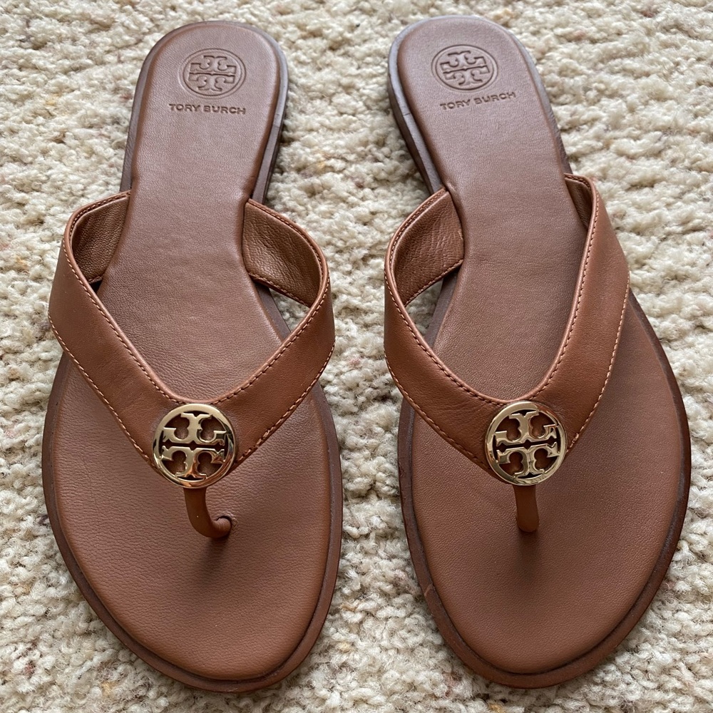 Beautiful Tory Burch Benton leather sandal